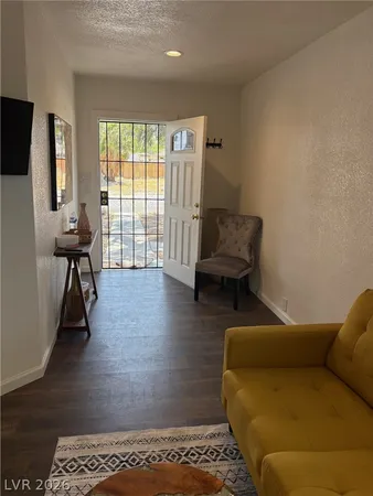 $2,000 | 611 Bell Drive, Las Vegas, NV 89101