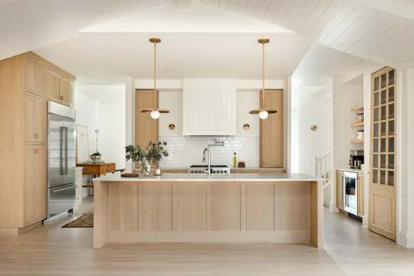 $1,995,000 | 853 Sauganash Drive, Fontana, WI 53125