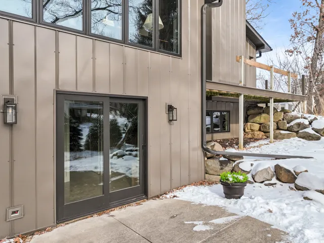 $1,995,000 | 853 Sauganash Drive, Fontana, WI 53125