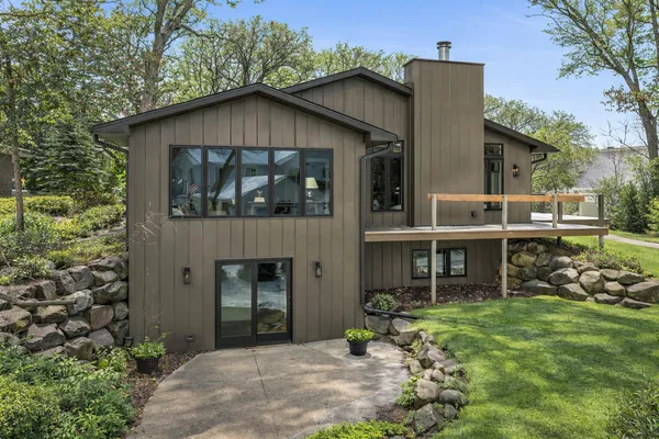 $1,995,000 | 853 Sauganash Drive, Fontana, WI 53125