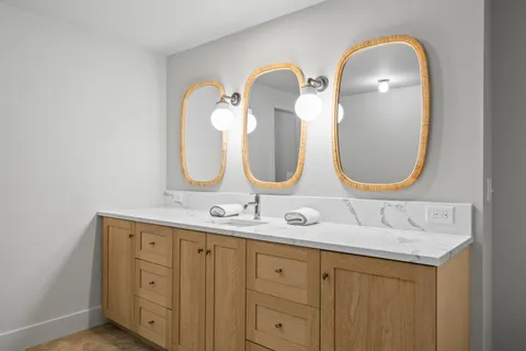 $1,995,000 | 853 Sauganash Drive, Fontana, WI 53125