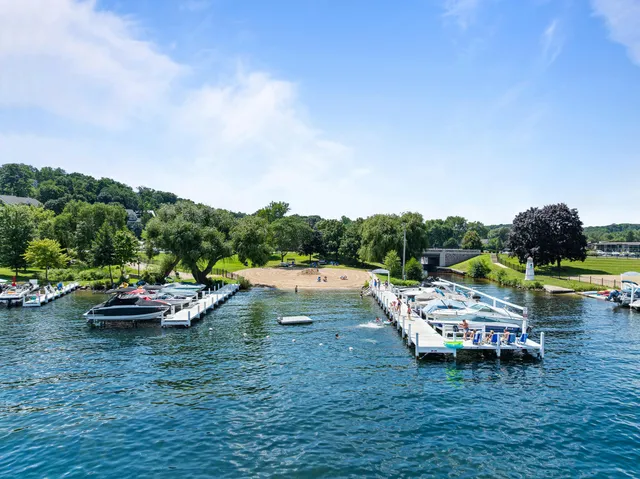 $1,995,000 | 853 Sauganash Drive, Fontana, WI 53125