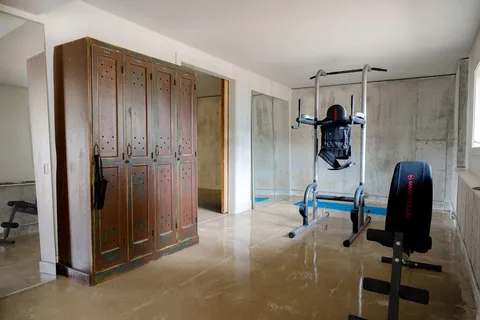 $1,995,000 | 853 Sauganash Drive, Fontana, WI 53125