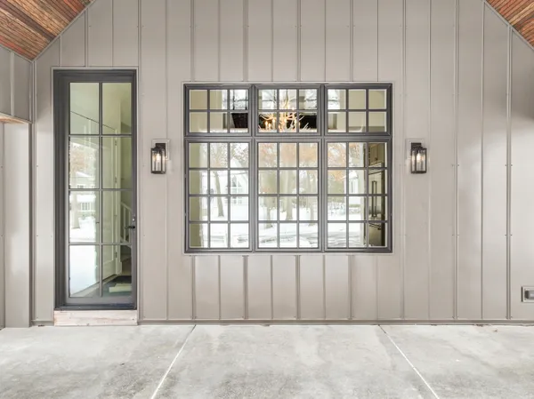 $1,995,000 | 853 Sauganash Drive, Fontana, WI 53125