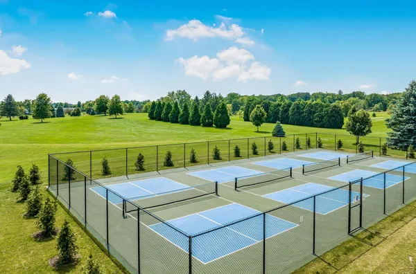 $1,995,000 | 853 Sauganash Drive, Fontana, WI 53125