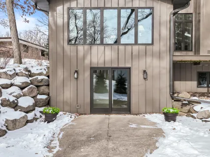 $1,995,000 | 853 Sauganash Drive, Fontana, WI 53125