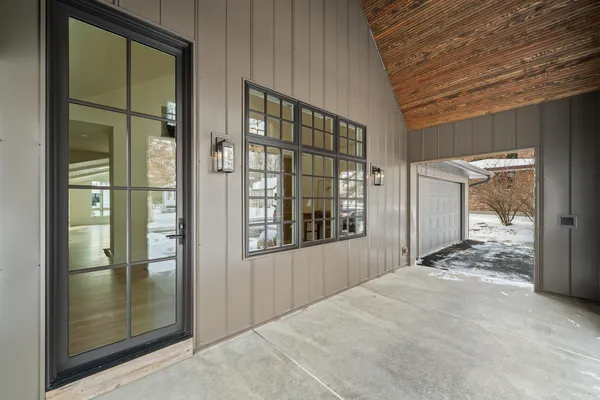 $1,995,000 | 853 Sauganash Drive, Fontana, WI 53125