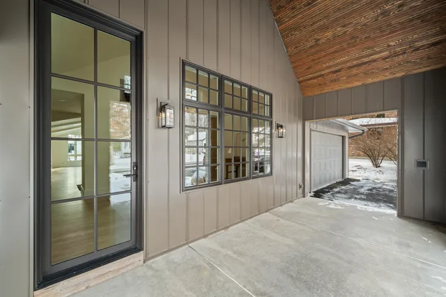 $1,995,000 | 853 Sauganash Drive, Fontana, WI 53125