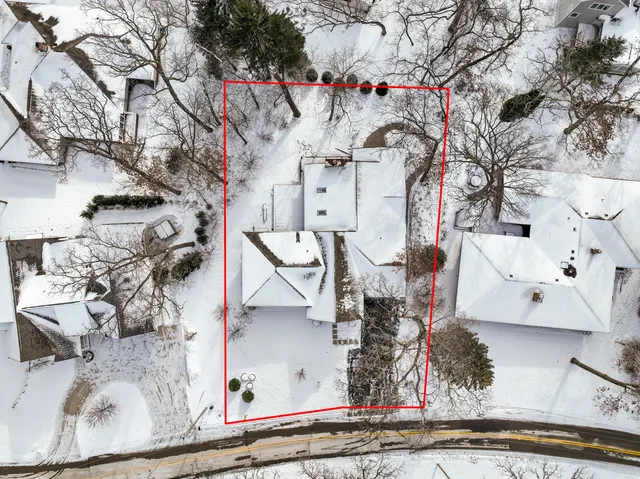 $1,995,000 | 853 Sauganash Drive, Fontana, WI 53125