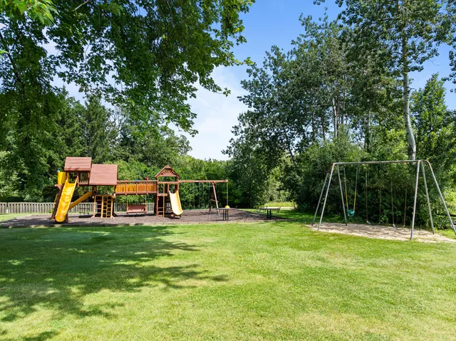 $1,995,000 | 853 Sauganash Drive, Fontana, WI 53125