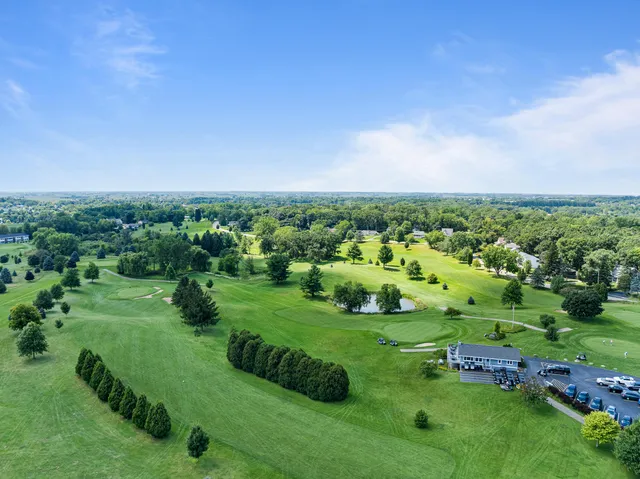 $1,995,000 | 853 Sauganash Drive, Fontana, WI 53125