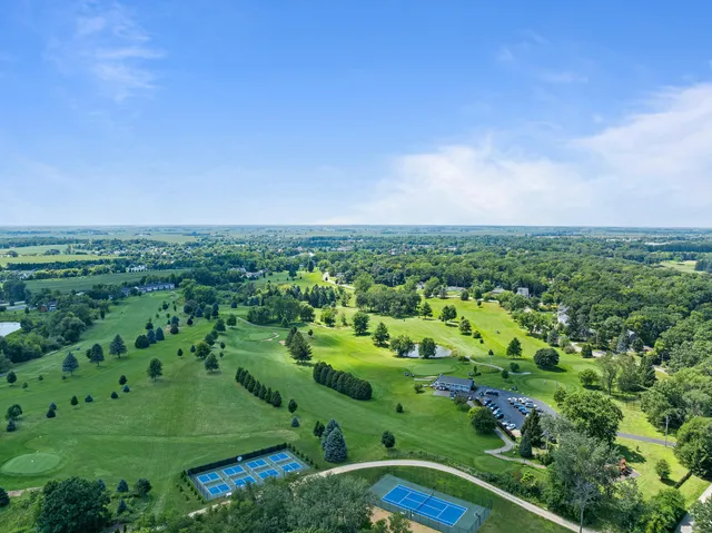 $1,995,000 | 853 Sauganash Drive, Fontana, WI 53125
