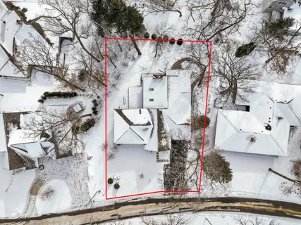 $1,995,000 | 853 Sauganash Drive, Fontana, WI 53125