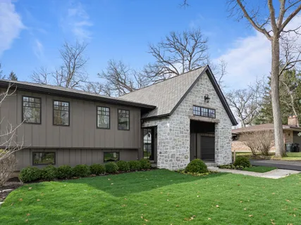 $1,795,000 | 853 Sauganash Drive, Fontana, WI 53125