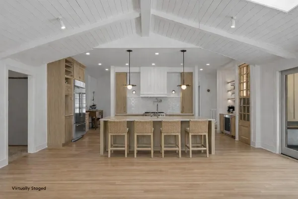 $1,995,000 | 853 Sauganash Drive, Fontana, WI 53125