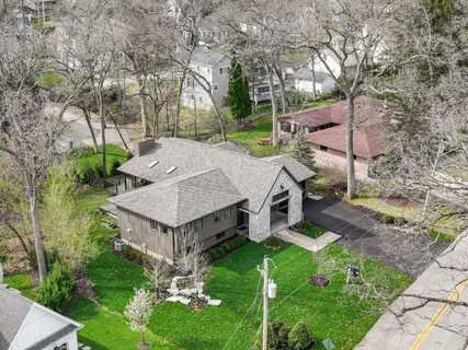 $1,795,000 | 853 Sauganash Drive, Fontana, WI 53125