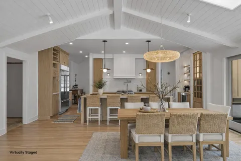 $1,995,000 | 853 Sauganash Drive, Fontana, WI 53125