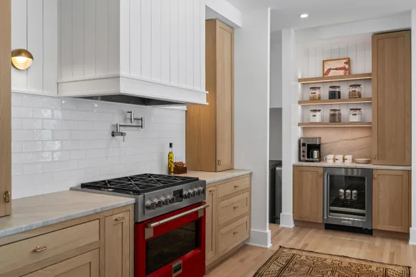 $1,995,000 | 853 Sauganash Drive, Fontana, WI 53125