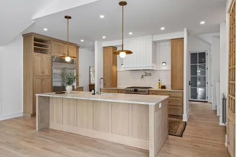 $1,795,000 | 853 Sauganash Drive, Fontana, WI 53125