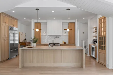 $1,995,000 | 853 Sauganash Drive, Fontana, WI 53125