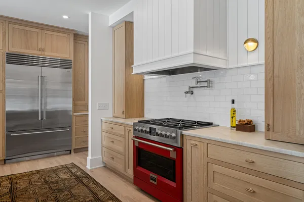 $1,995,000 | 853 Sauganash Drive, Fontana, WI 53125