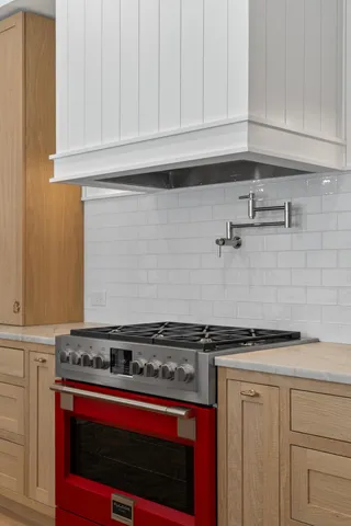 $1,995,000 | 853 Sauganash Drive, Fontana, WI 53125