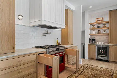 $1,995,000 | 853 Sauganash Drive, Fontana, WI 53125