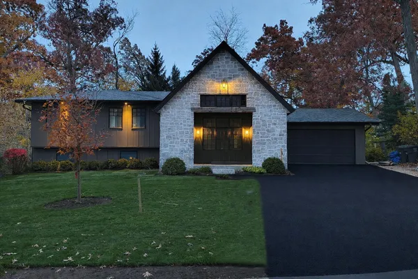 $1,995,000 | 853 Sauganash Drive, Fontana, WI 53125