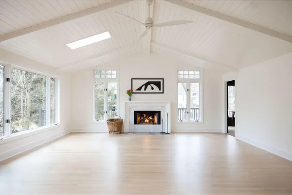 $1,995,000 | 853 Sauganash Drive, Fontana, WI 53125