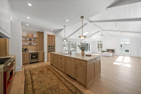 $1,795,000 | 853 Sauganash Drive, Fontana, WI 53125