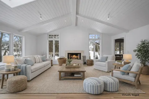 $1,995,000 | 853 Sauganash Drive, Fontana, WI 53125