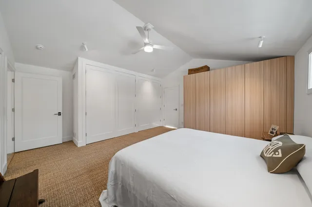 $1,995,000 | 853 Sauganash Drive, Fontana, WI 53125