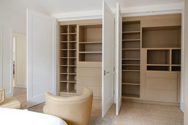 $1,995,000 | 853 Sauganash Drive, Fontana, WI 53125