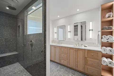 $1,795,000 | 853 Sauganash Drive, Fontana, WI 53125