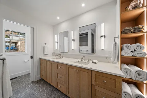 $1,795,000 | 853 Sauganash Drive, Fontana, WI 53125