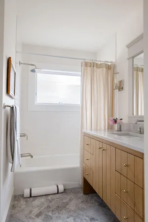 $1,995,000 | 853 Sauganash Drive, Fontana, WI 53125