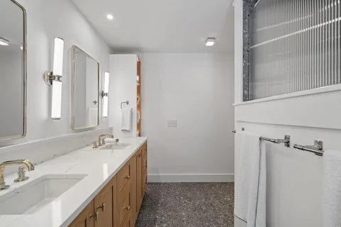 $1,795,000 | 853 Sauganash Drive, Fontana, WI 53125