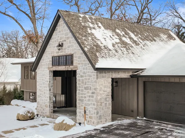 $1,995,000 | 853 Sauganash Drive, Fontana, WI 53125