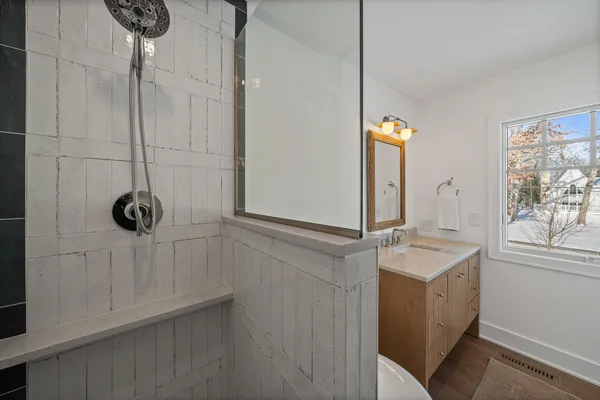 $1,995,000 | 853 Sauganash Drive, Fontana, WI 53125