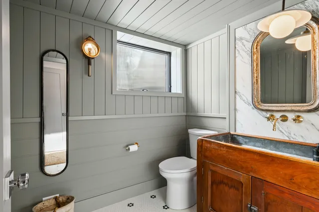 $1,995,000 | 853 Sauganash Drive, Fontana, WI 53125