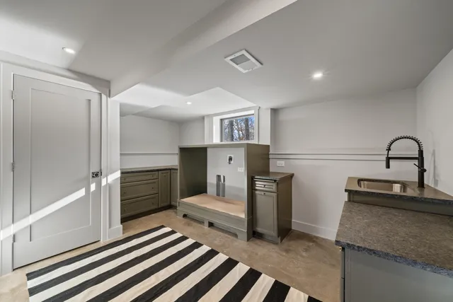 $1,995,000 | 853 Sauganash Drive, Fontana, WI 53125