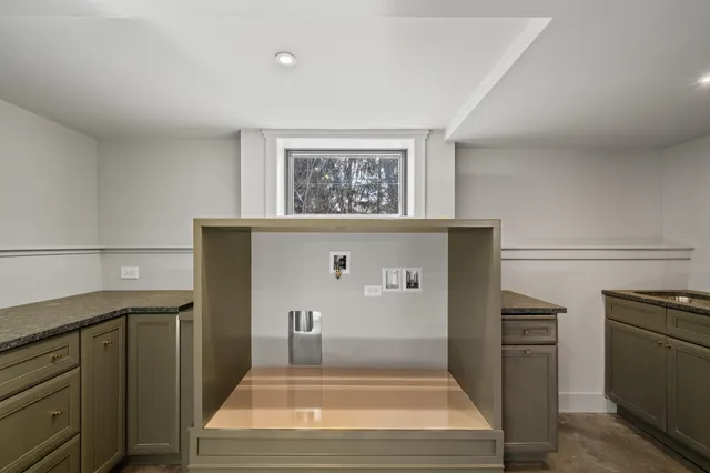 $1,995,000 | 853 Sauganash Drive, Fontana, WI 53125