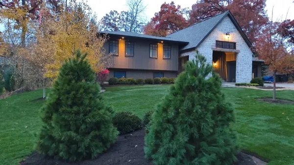 $1,995,000 | 853 Sauganash Drive, Fontana, WI 53125