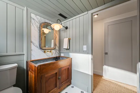 $1,995,000 | 853 Sauganash Drive, Fontana, WI 53125