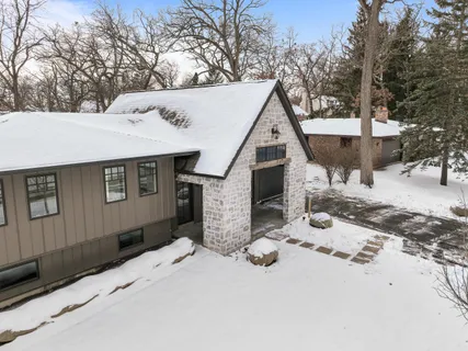 $1,995,000 | 853 Sauganash Drive, Fontana, WI 53125