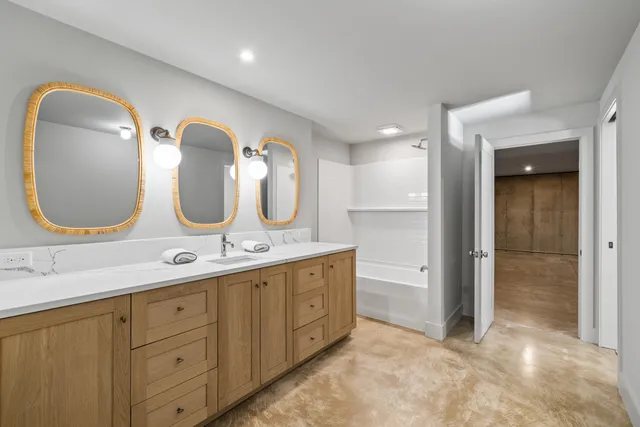 $1,995,000 | 853 Sauganash Drive, Fontana, WI 53125