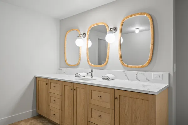 $1,995,000 | 853 Sauganash Drive, Fontana, WI 53125