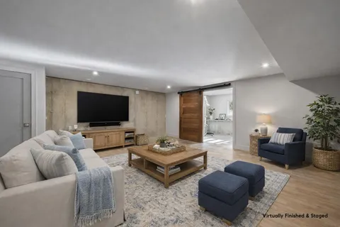 $1,995,000 | 853 Sauganash Drive, Fontana, WI 53125