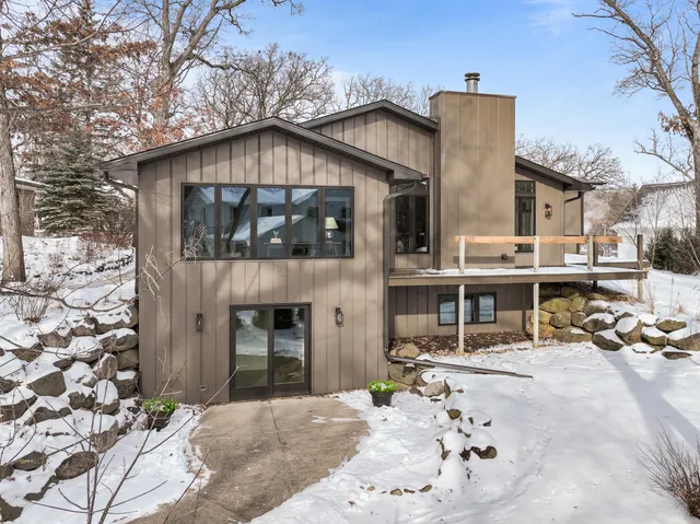 $1,995,000 | 853 Sauganash Drive, Fontana, WI 53125