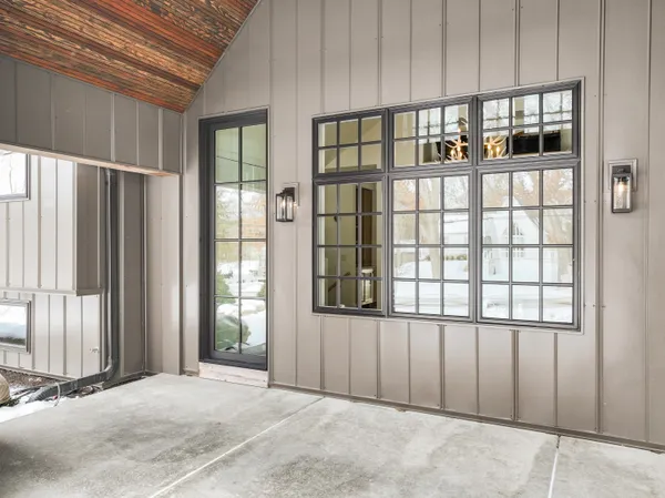 $1,995,000 | 853 Sauganash Drive, Fontana, WI 53125